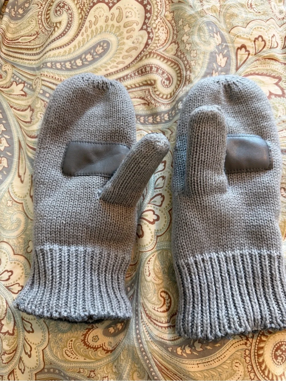 isotoner Gray Knit Cable Mittens - Picture 2 of 5